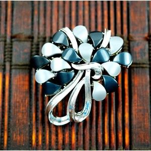 Coro Bouquet Silver-Tone Brooch Pin with Grey & Black Thermoset Lucite Pedals